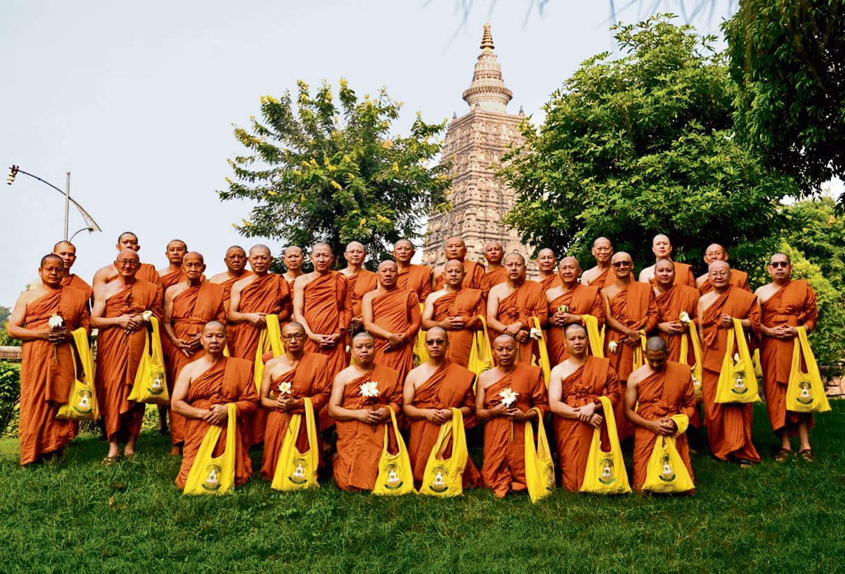 Gaya News : महाबोधि मंदिर में थाइलैंड के गृहस्थ दीक्षा लेकर बन रहे हैं भिक्षु