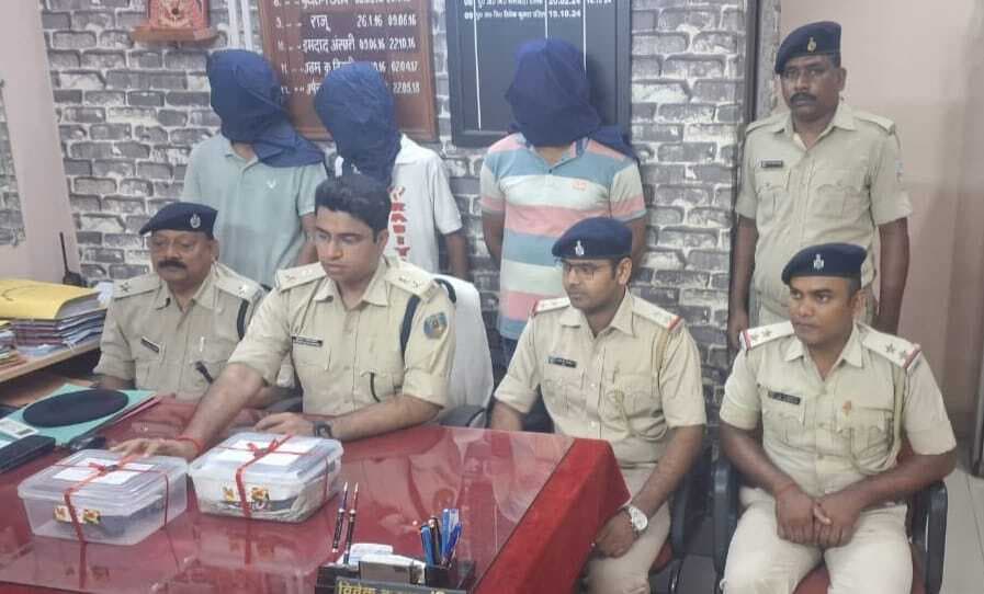 Jamshedpur News : मोबाइल में गेम खेल हारा ₹2.50 लाख, तो शोरूम की तीन बाइक बेच किया राशि गबन, ऐसे खुला राज