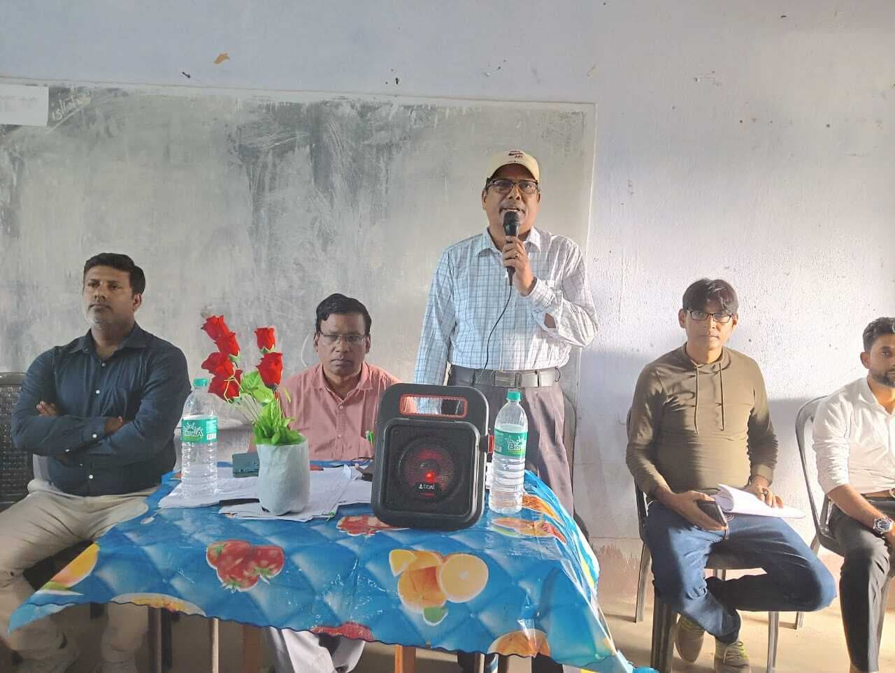 सीओ व बीइइओ ने की बूथों की स्थिति की समीक्षा