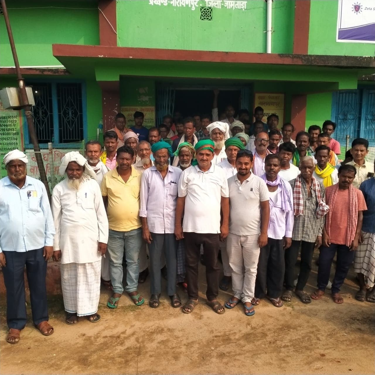 ग्राम प्रधान ने मतदान के लिए लोगों को किया जागरूक