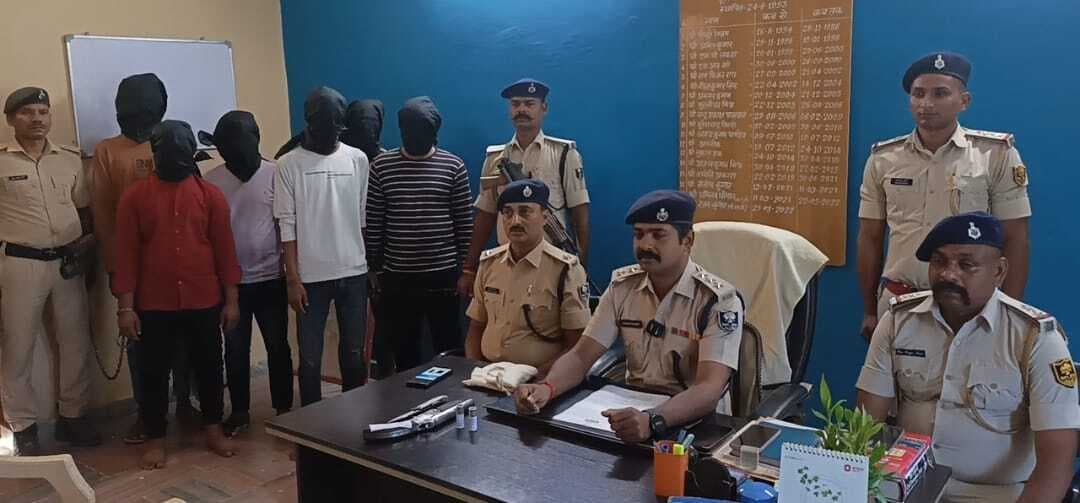 अपराध की बड़ी साजिश विफल, आधा दर्जन अपराधी गिरफ्तार
