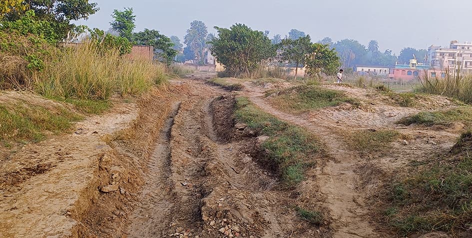 Chhapra News : बाढ़ से छठ घाटों की स्थिति हो गयी खतरनाक