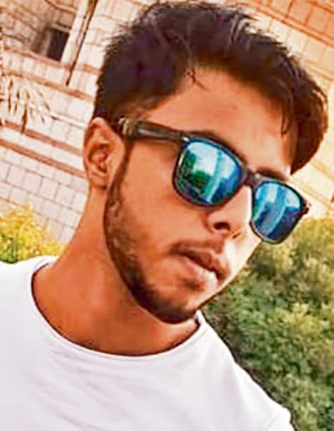 Chhapra News : रसूलपुर के छात्र रोहित के शव का दिल्ली में किया गया अंतिम संस्कार, परिजनों में मातम का माहौल