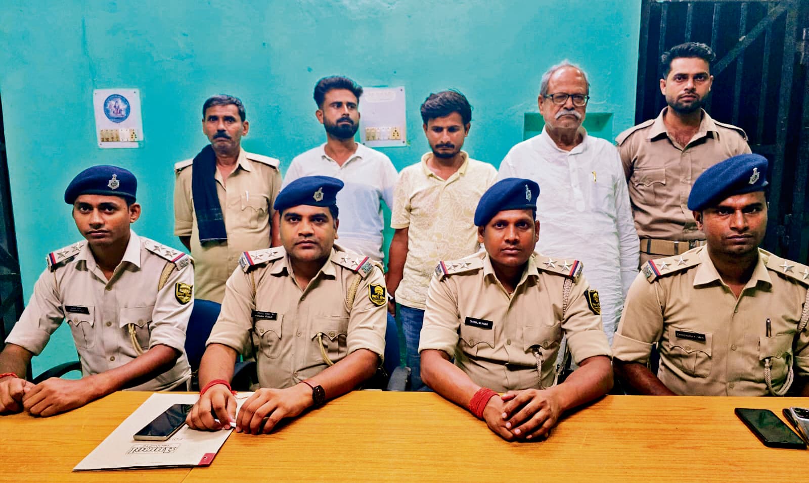 Gopalganj News  : ठेकेदार की हत्या में जगमलवा पंचायत के मुखिया व दो बेटों को पुलिस ने भेजा जेल, टाइगर फरार