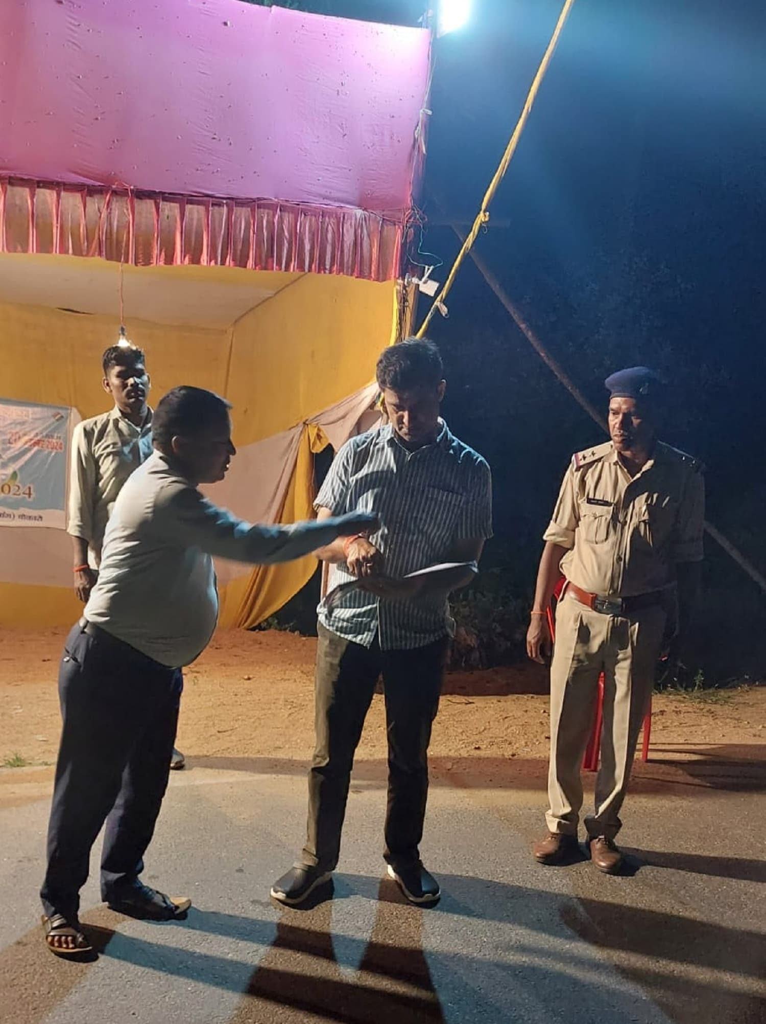 विधि-व्यवस्था को लेकर पुलिस अधिकारी रहें सजग : डीआइजी