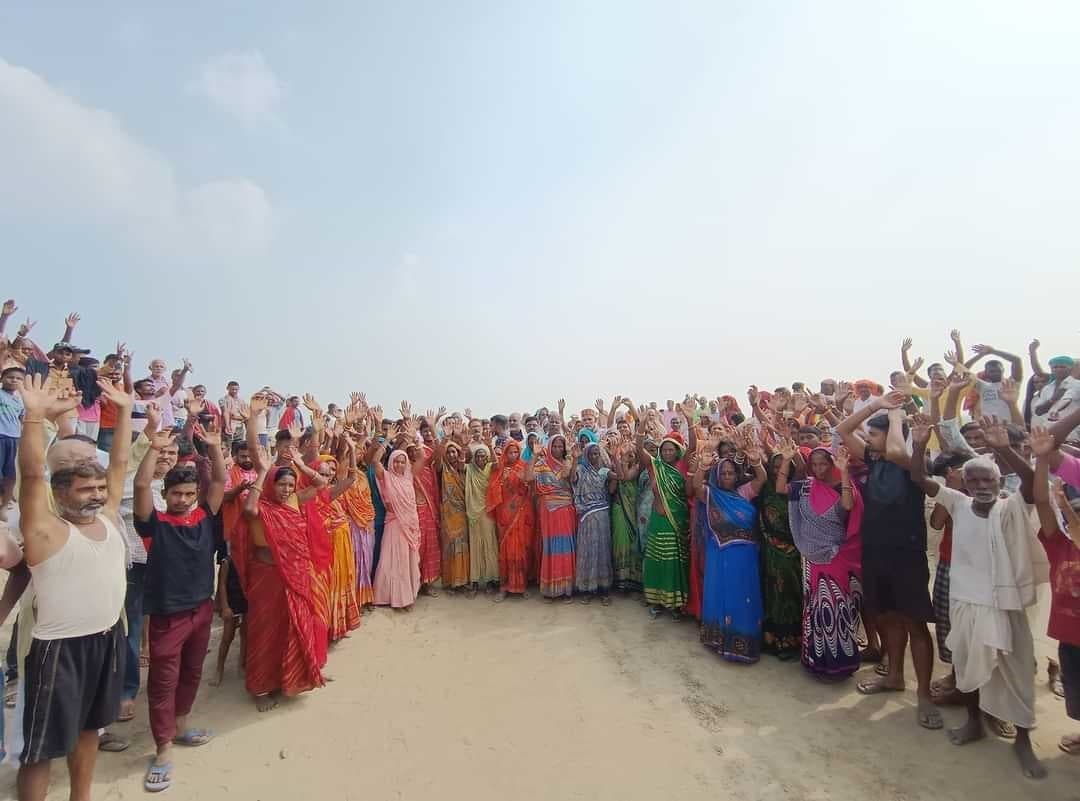 Samastipur News:दो पंचायत के किसानों ने रोका फोरलेन का निर्माण, तीन घंटे तक निर्माण स्थल पर किया प्रदर्शन