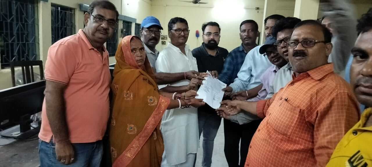 Dhanbad News:ड्यूटी जा रहे कोलकर्मी की रास्ते में मौत, बेटे को मिली नौकरी