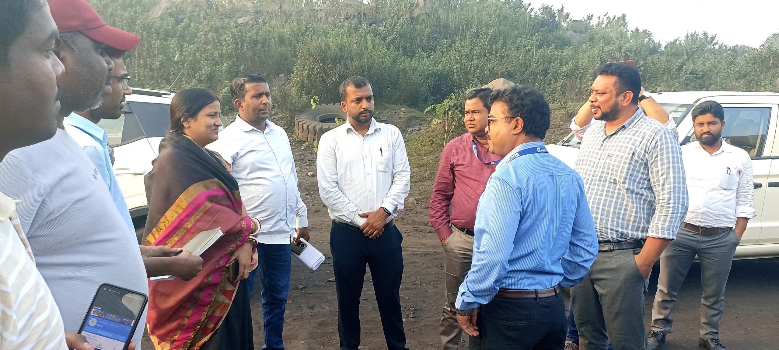 Dhanbad News:प्रदूषण की जांच करने ब्लॉक दो पहुंची संयुक्त टीम