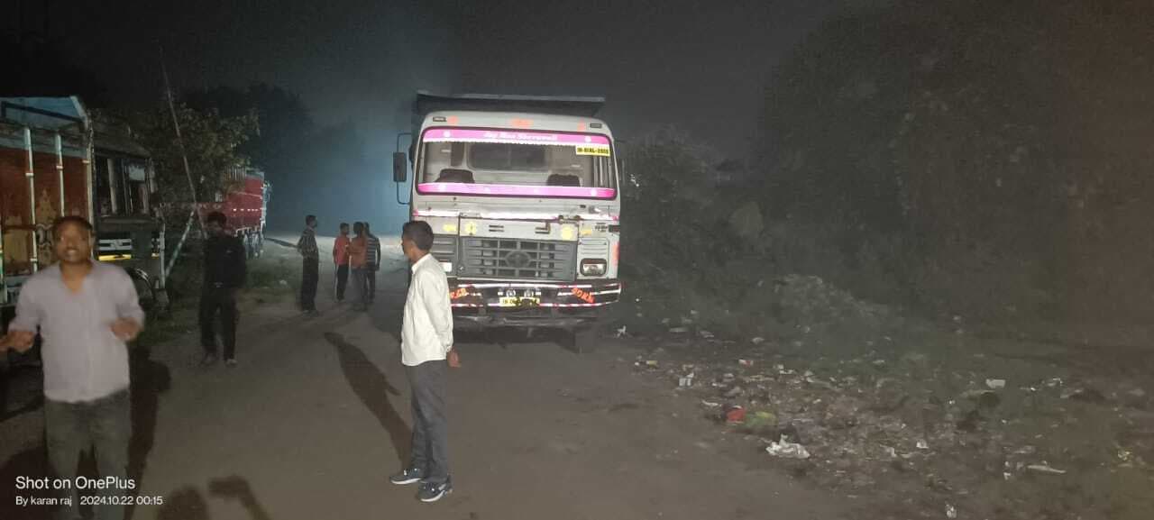 Dhanbad News:कोयला लदा हाइवा पकड़ कर पुलिस को सौंपा, जांच के बाद पुलिस ने छोड़ा