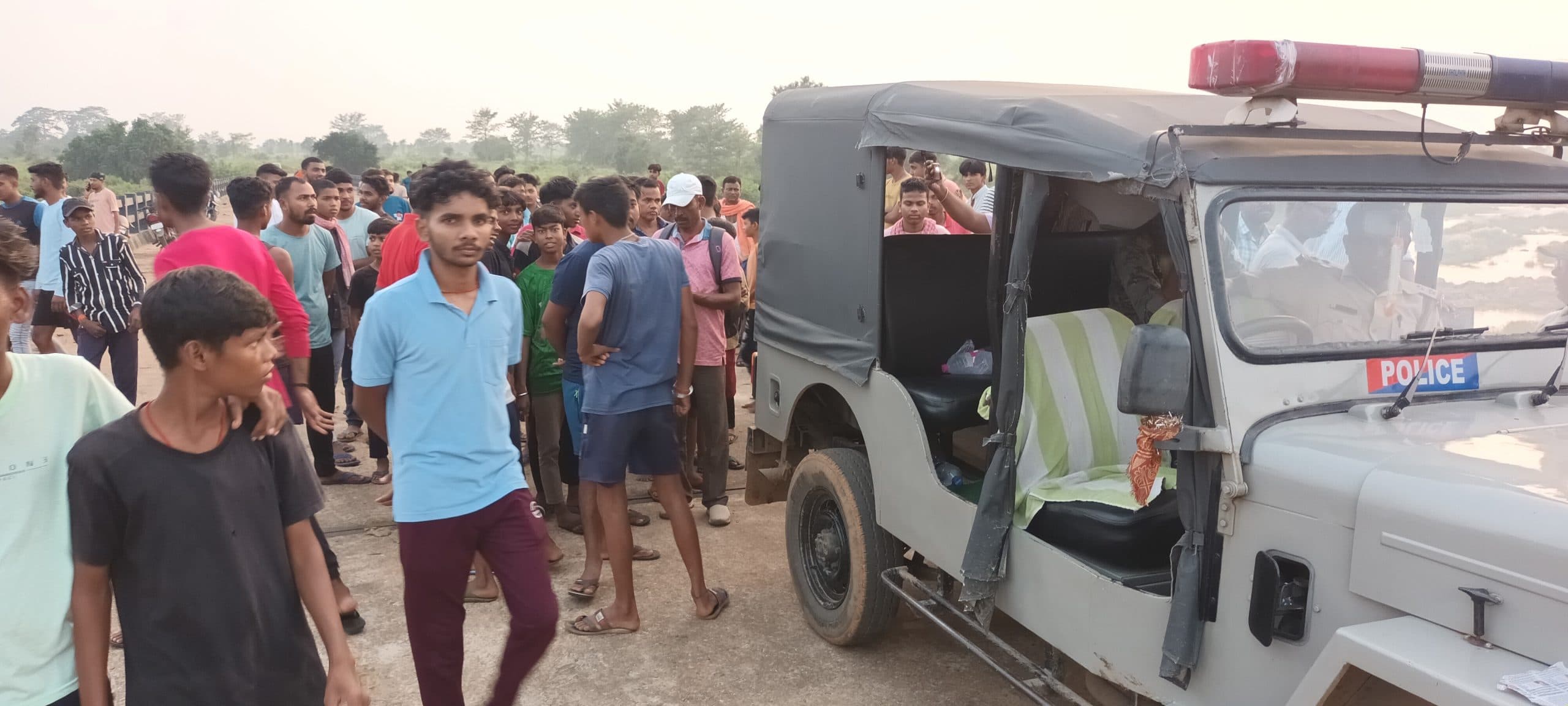 Dhanbad News:खाना फेंकने पर ससुर ने बहू को कुल्हाड़ी से काट डाला