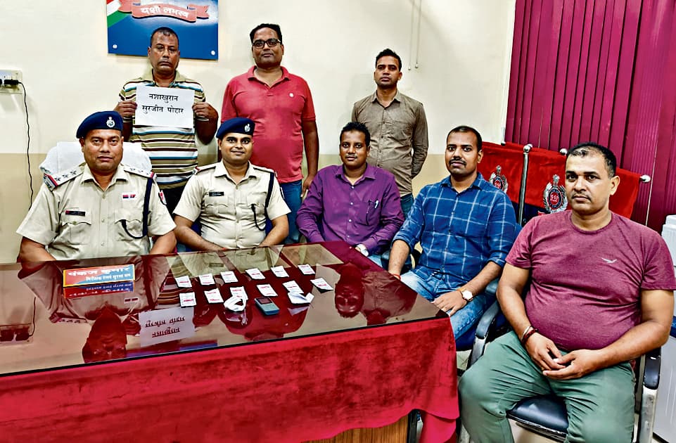 DHANBAD NEWS : 178 नशीली गोलियों के साथ पकड़ाया नशाखुरानी की घटना को अंजाम देने वाला