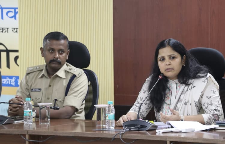 DHANBAD NEWS : नकद लेकर चलने की सीमा चुनाव आयोग तय करती है, जिला प्रशासन नहीं : डीसी