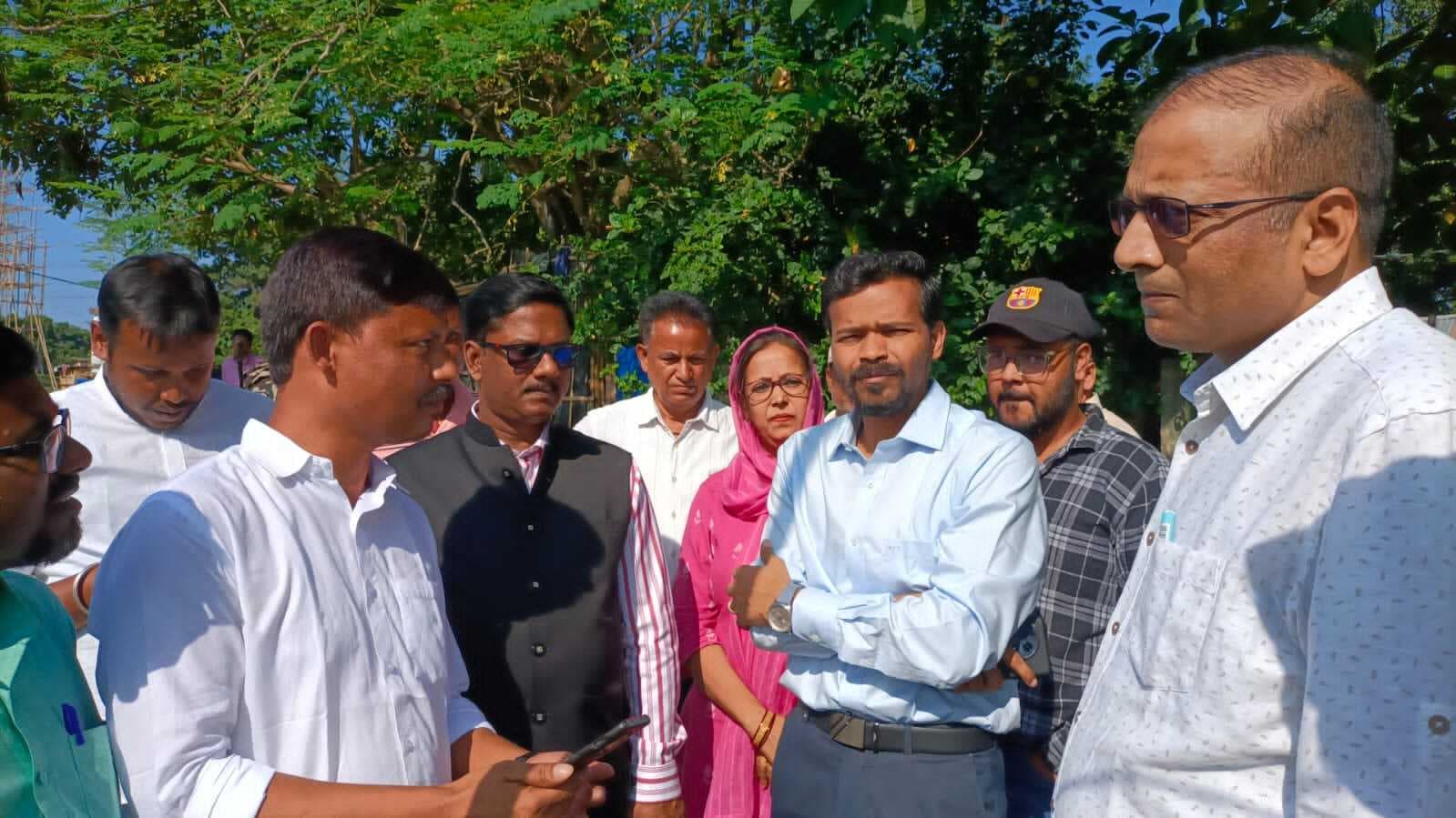 शहर के छठ घाटों को डीएम ने लिया जायजा, अधिकारियों को दिये आवश्यक निर्देश