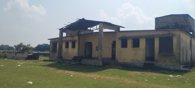 Giridih News:पहुंच पथ व देखरेख के अभाव में बदहाल हुआ स्टेडियम