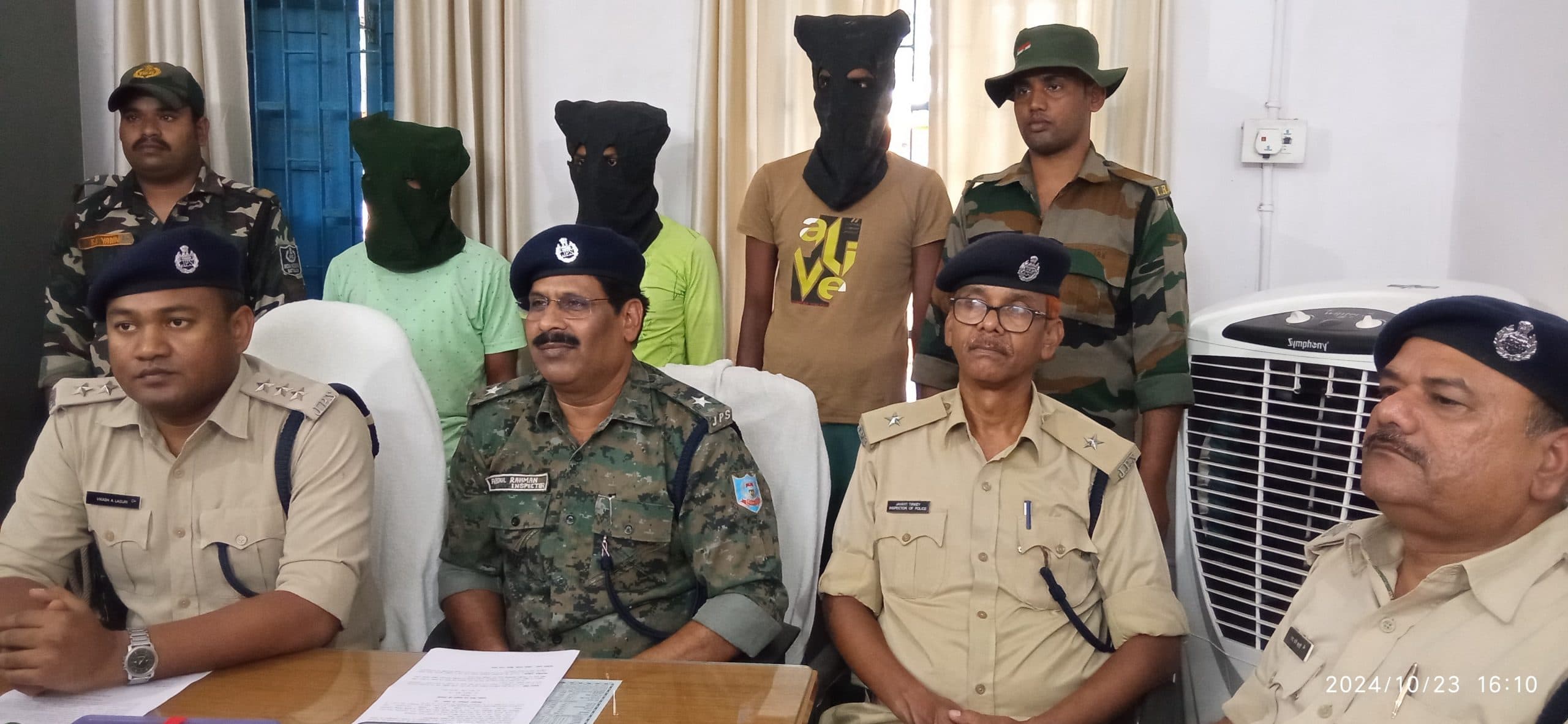 पोसोई व लोहरबंधा से तीन साइबर ठग गिरफ्तार, 26 हजार नकद जब्त