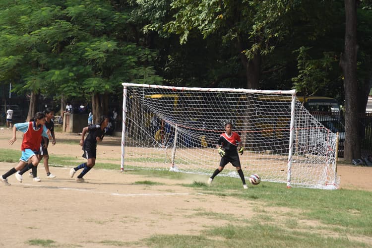 फुटबॉल : आरएकेएमएस और डीएवी बिष्टुपुर की टीम चैंपियन