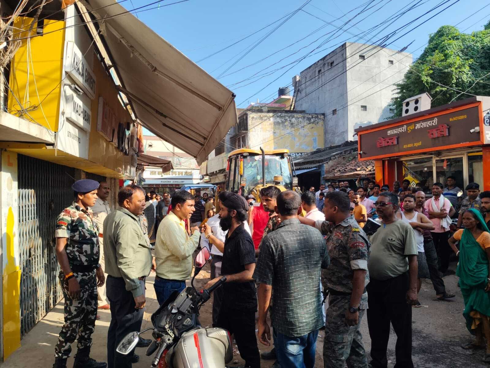 Madhubani News. अतिक्रमण धावा दल पर हमला, नगर प्रबंधक को खदेड़ा