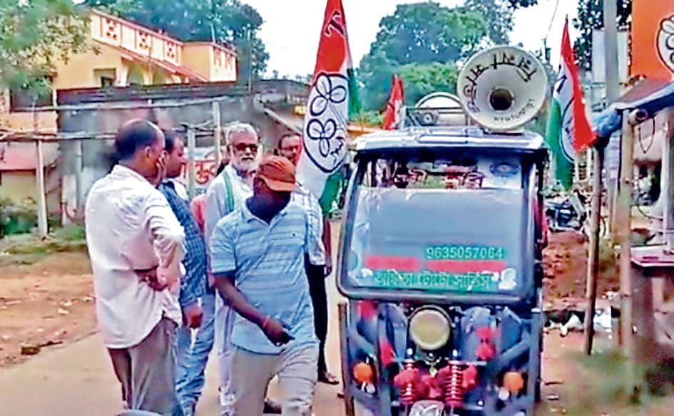 चुनावी प्रचार की जगह डाना से निपटने के लिए तृणमूल प्रत्याशी ने स्थापित किया नियंत्रण कक्ष