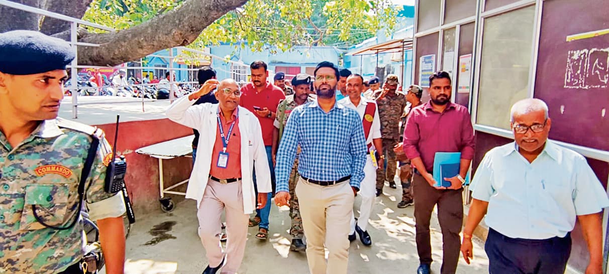 Gopalganj News : सदर अस्पताल में डॉक्टर व नर्स ड्रेस कोड का करें पालन, आइकार्ड लगाकर करें मरीजों का इलाज