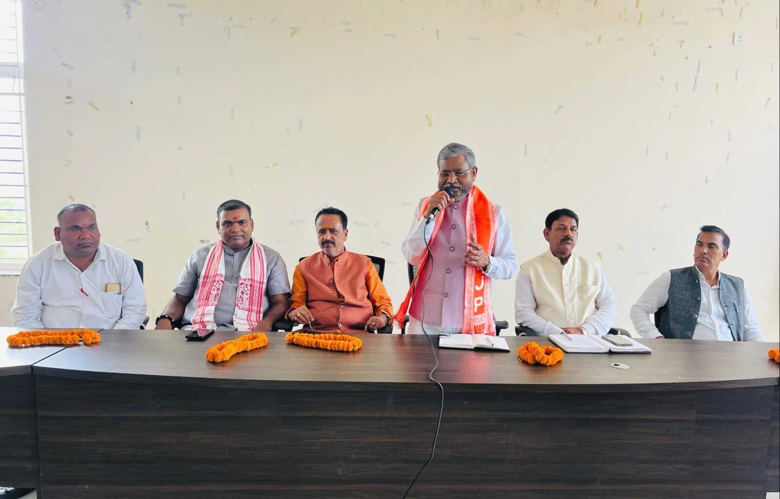 Giridih News:झूठ की बुनियाद पर खड़ी है हेमंत सरकार : बाबूलाल