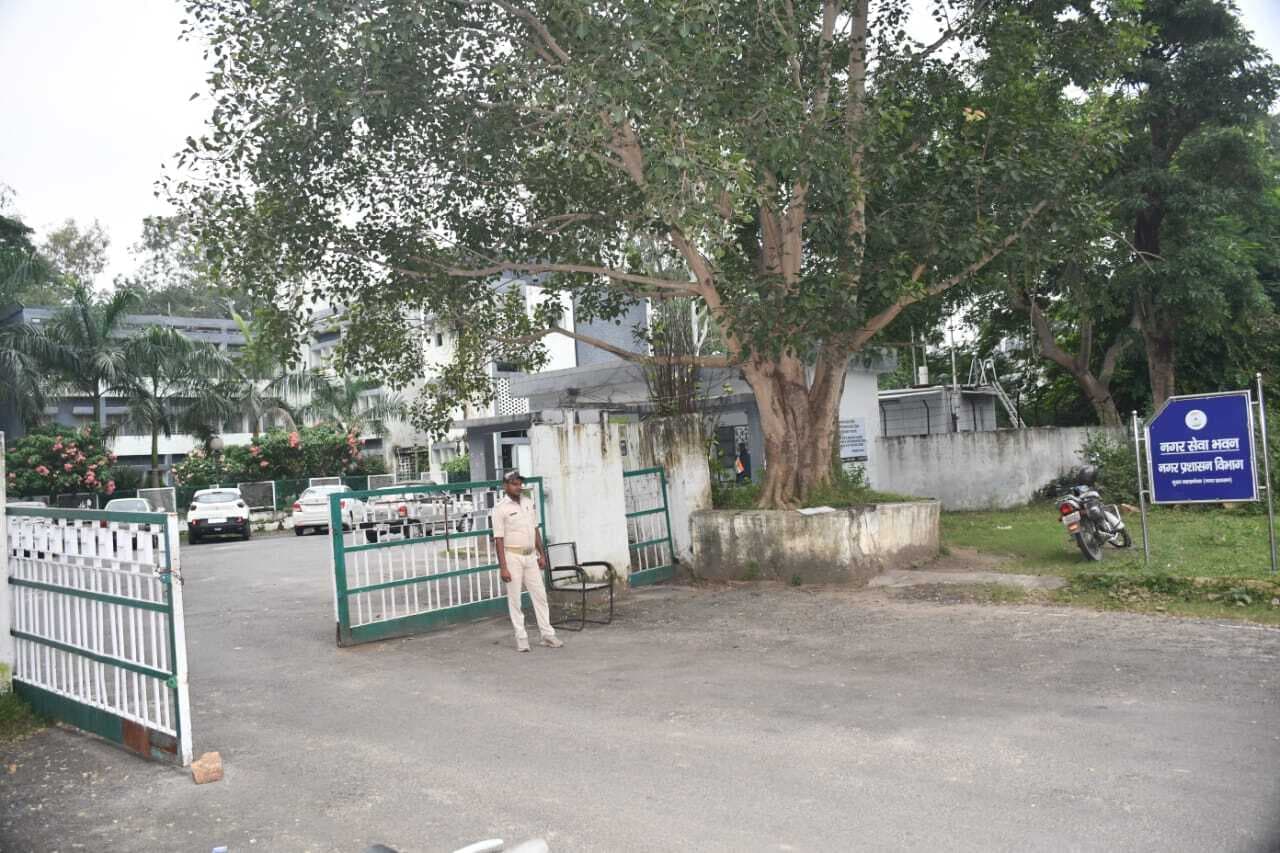 BOKARO NEWS: कड़ी सुरक्षा व्यवस्था के बीच सिक्योरिटी कर्मी की स्कूटी चोरी