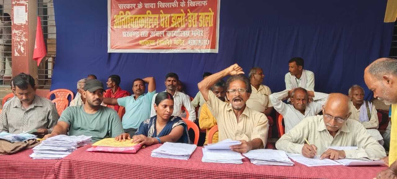 मनेर में माले नेताओं ने दिया धरना