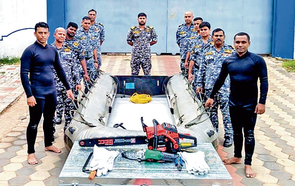 ''''डाना'''' के मद्देनजर हर परिस्थिति से निबटने के लिए भारतीय तटरक्षक भी पूरी तरह तैयार