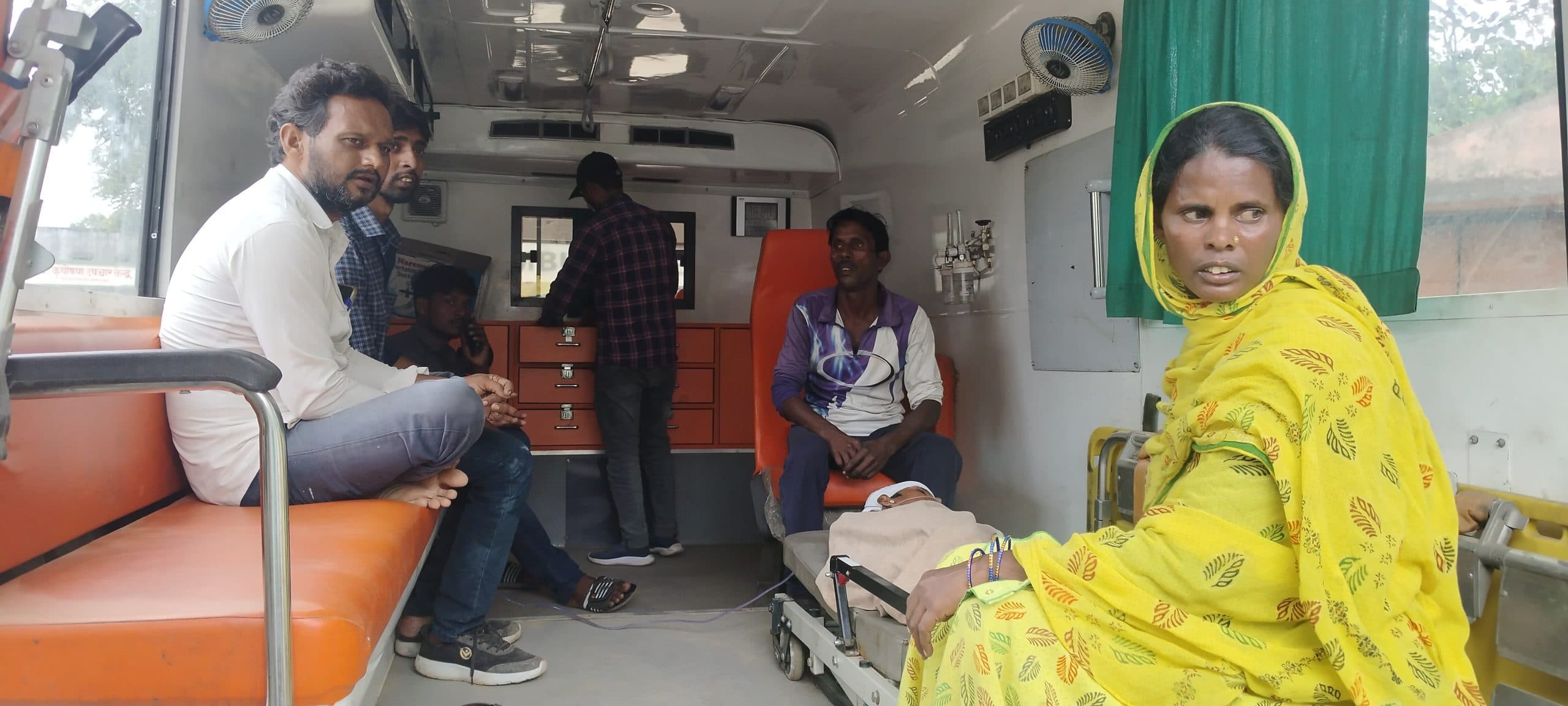 सड़क हादसे में सात वर्षीय बच्ची सहित दो युवक घायल