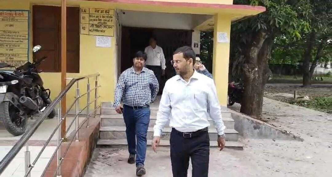 एडीएम ने अंचल कार्यालय का किया निरीक्षण