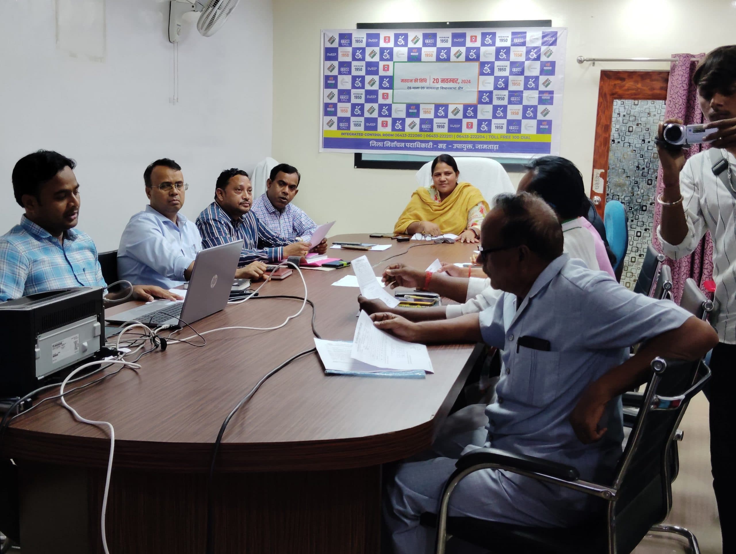 बीयू, सीयू व वीवीपैट का किया गया रेंडमाइजेशन