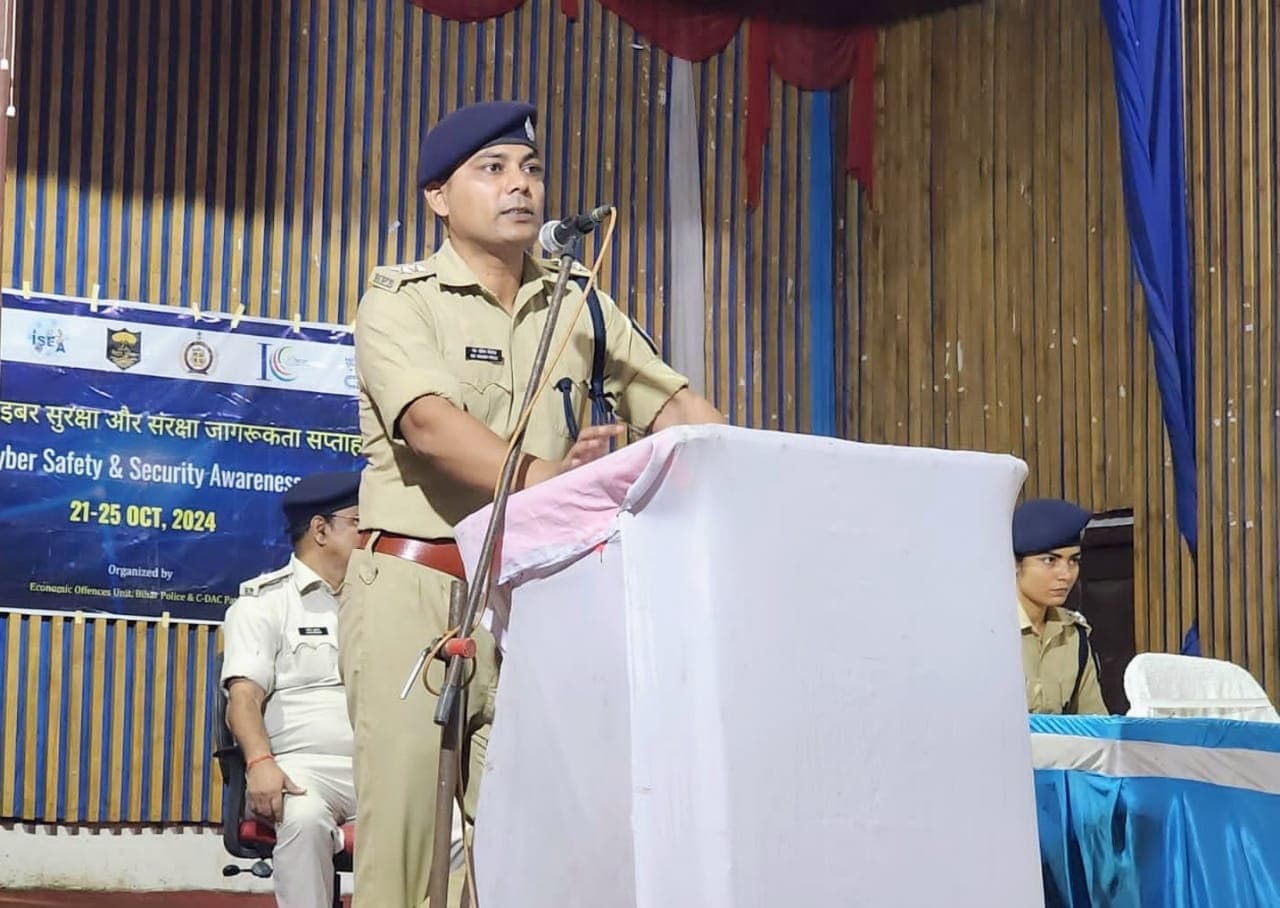 साइबर क्राइम से बचने के लिए किया जागरूक