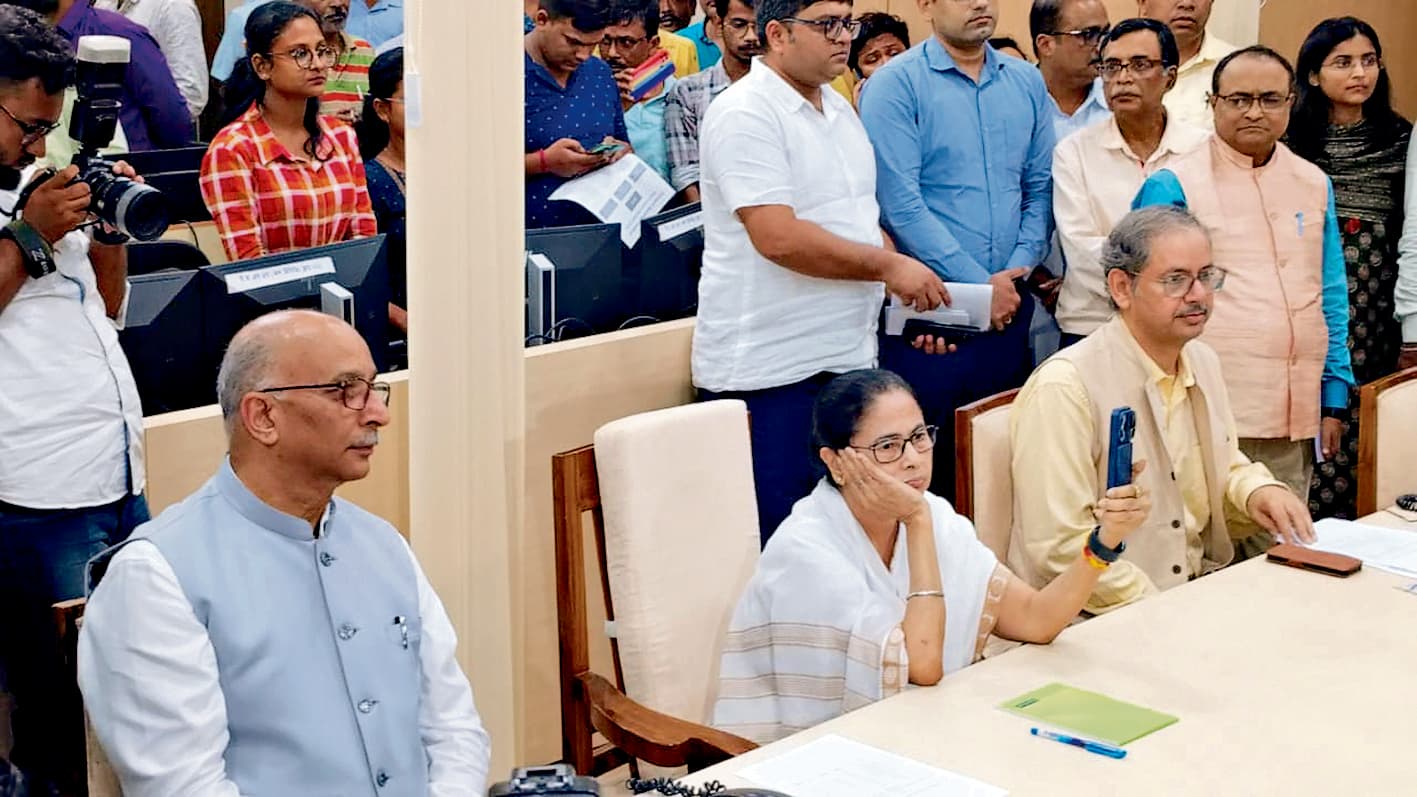 सीएम ने रात में नबान्न में रह कर हालात पर रखी नजर