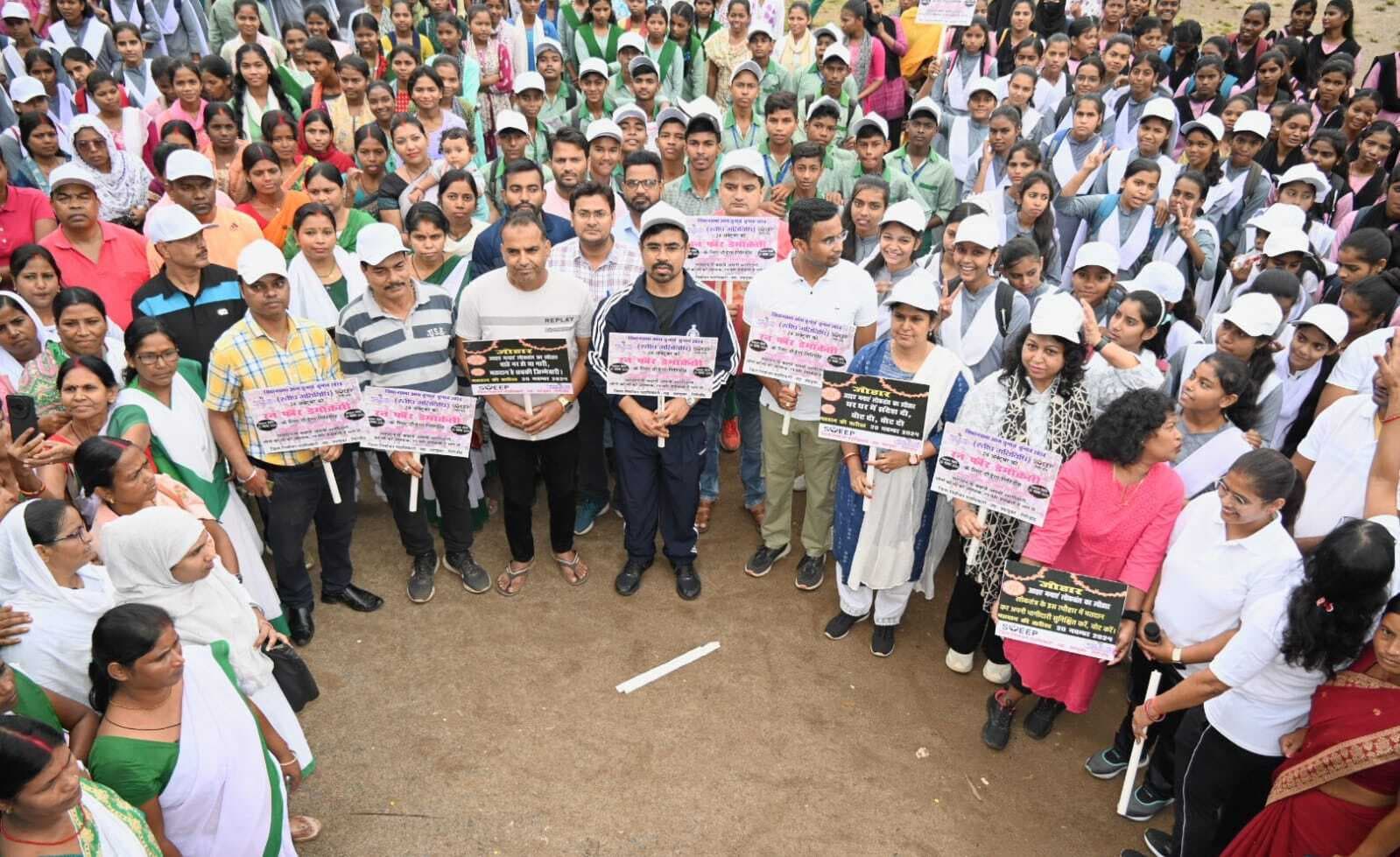 Giridih News:झंडा मैदान से निकला रन फॉर डेमोक्रेसी-रन फॉर वोट