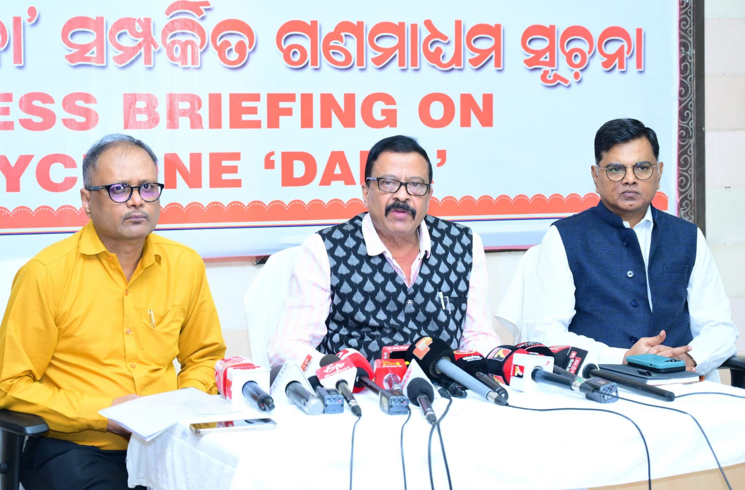 Bhubaneswar News: राज्य के 64 ब्लॉकों के 2163 गांव चक्रवात डाना से प्रभावित : राजस्व मंत्री