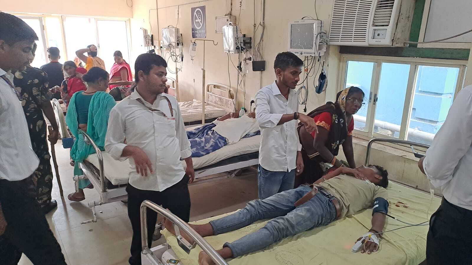 कमरे में सो रहे भाई-बहन को सांप ने डसा