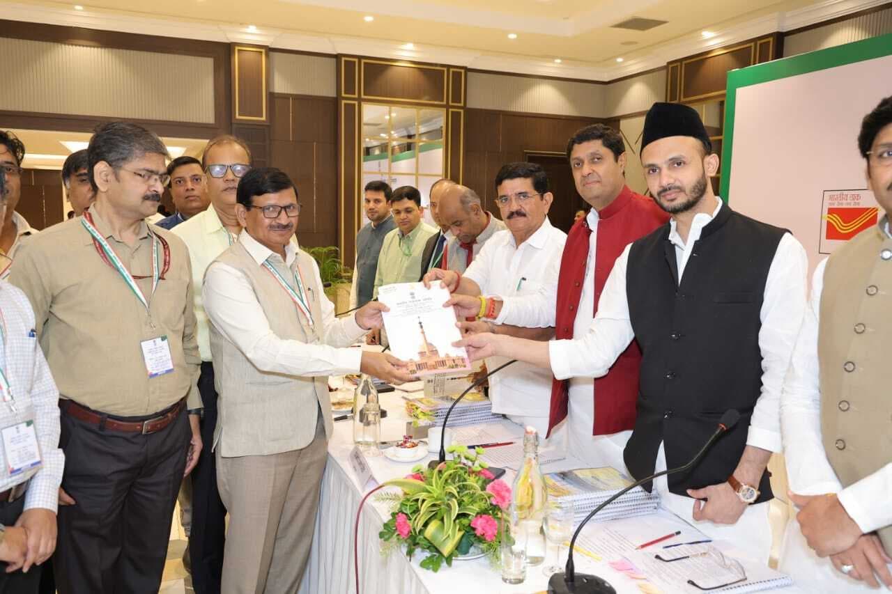 Dhanbad News: संसदीय राजभाषा उप समिति पहुंची मैथन, प्रदर्शनी का निरीक्षण