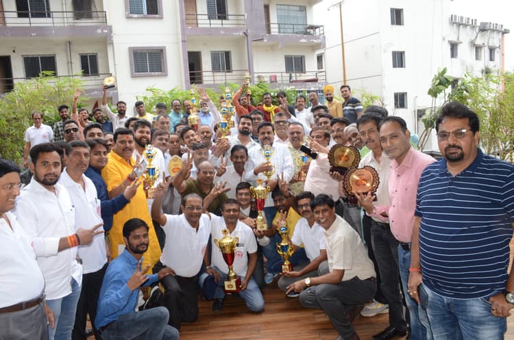 DHANBAD NEWS : श्रेष्ठो दुर्गा पूजा प्रतियोगिता में जिले के पूजा समितियां हुईं सम्मानित