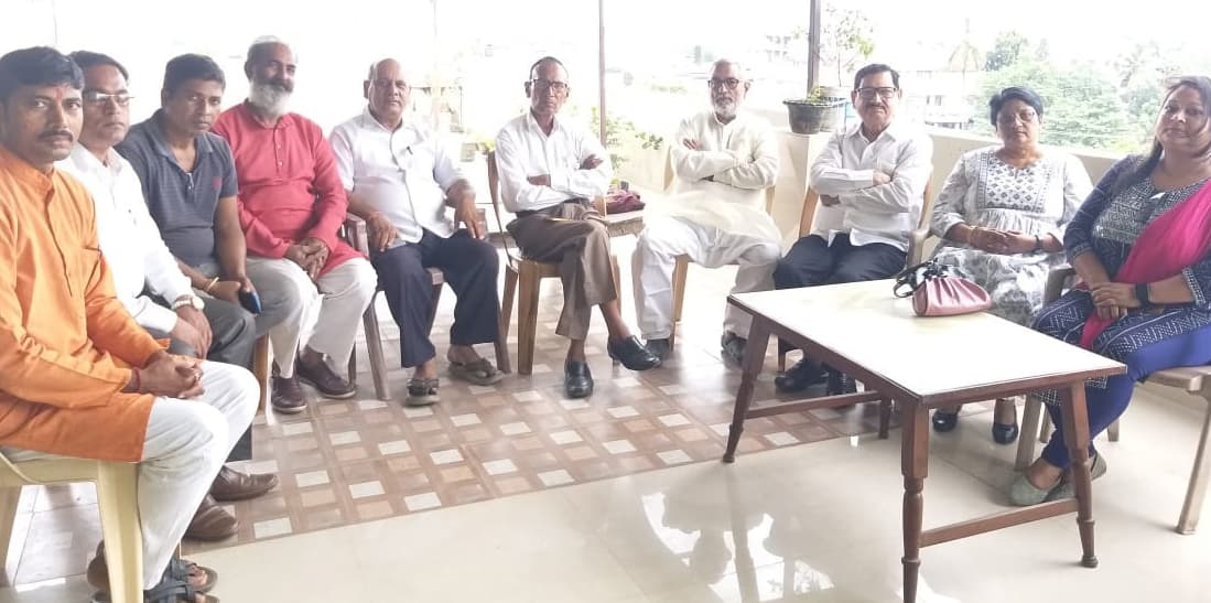 पूर्णिया गुरुकुलम की बैठक में विचार विमर्श