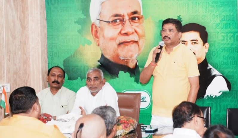 मिशन 2025 में जुट जायें पार्टी के कार्यकर्ता : संतोष कुशवाहा