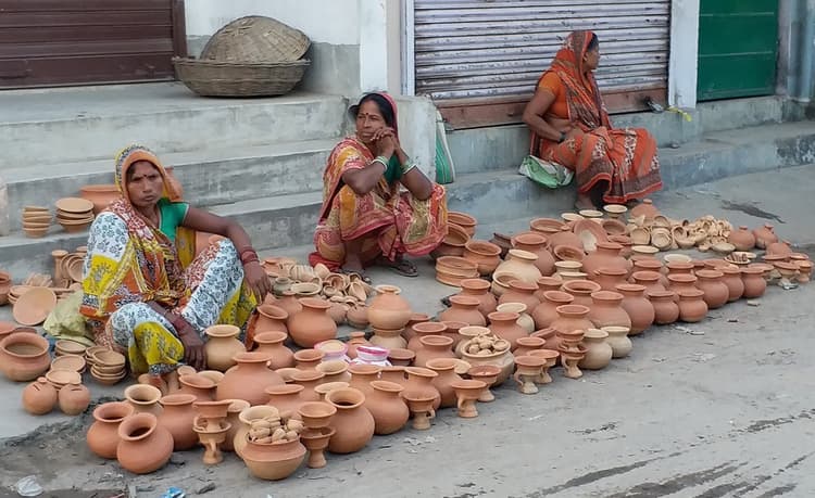 दीपावली में मिट्टी के गणेश-लक्ष्मी की पूजा सर्वश्रेष्ठ