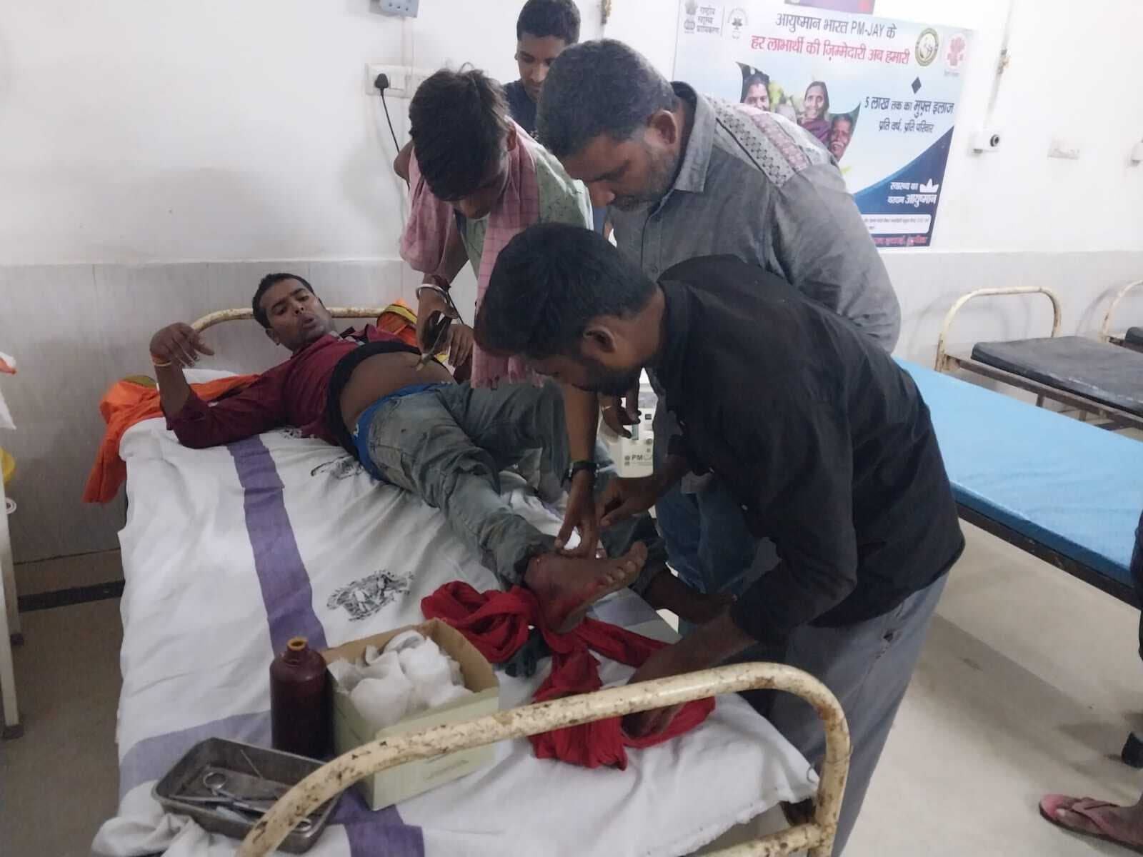 पिकअप व ऑटो की टक्कर में एक युवक गंभीर रूप से जख्मी