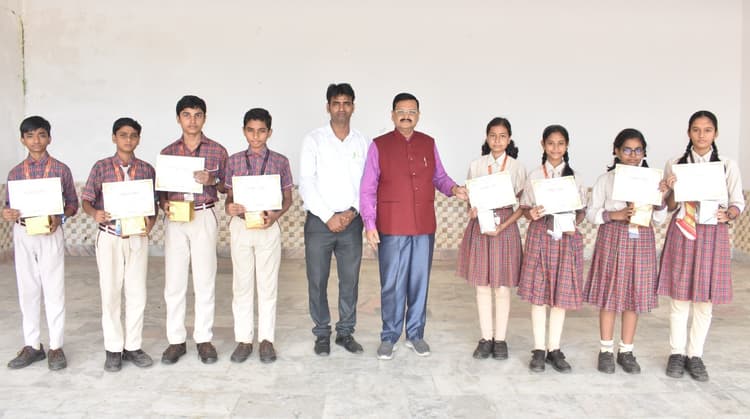 चित्रांकन प्रतियोगिता में सफल प्रतिभागियों को किया गया सम्मानित