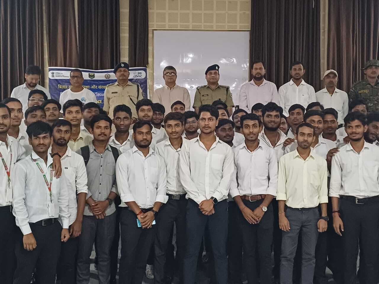 साइबर अपराध, स्टॉकिंग व ऑनलाइन धोखाधड़ी के प्रति विद्यार्थियों को किया गया सजग