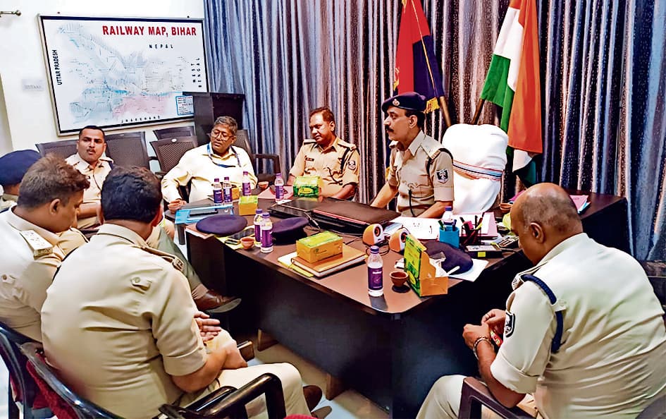 Gaya News : पर्व के दौरान ट्रेनों में चोरी रोकने के लिए स्पेशल जवान रहेंगे तैनात