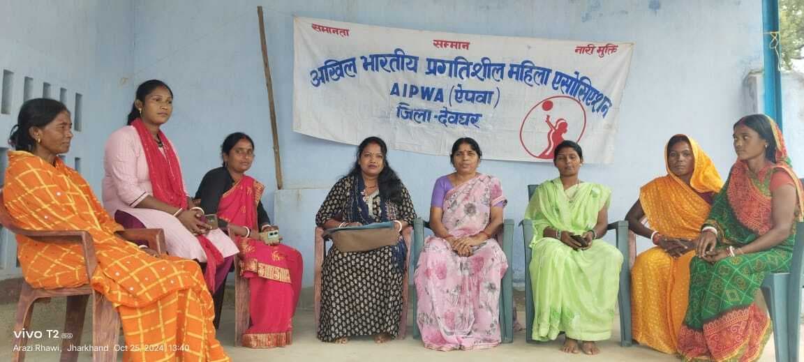 छात्रा से छेड़खानी के आरोपों की जांच कर कार्रवाई की मांग