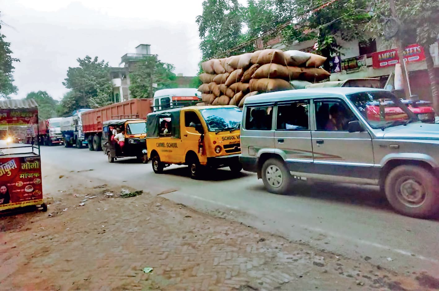 गोलंबर टर्निंग प्वाइंट पर सुबह से ही लगा जाम
