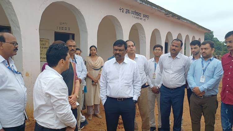 शिक्षक निर्भीक होकर करें कार्य, सुरक्षा को ले प्रशासन गंभीर : अपर सचिव