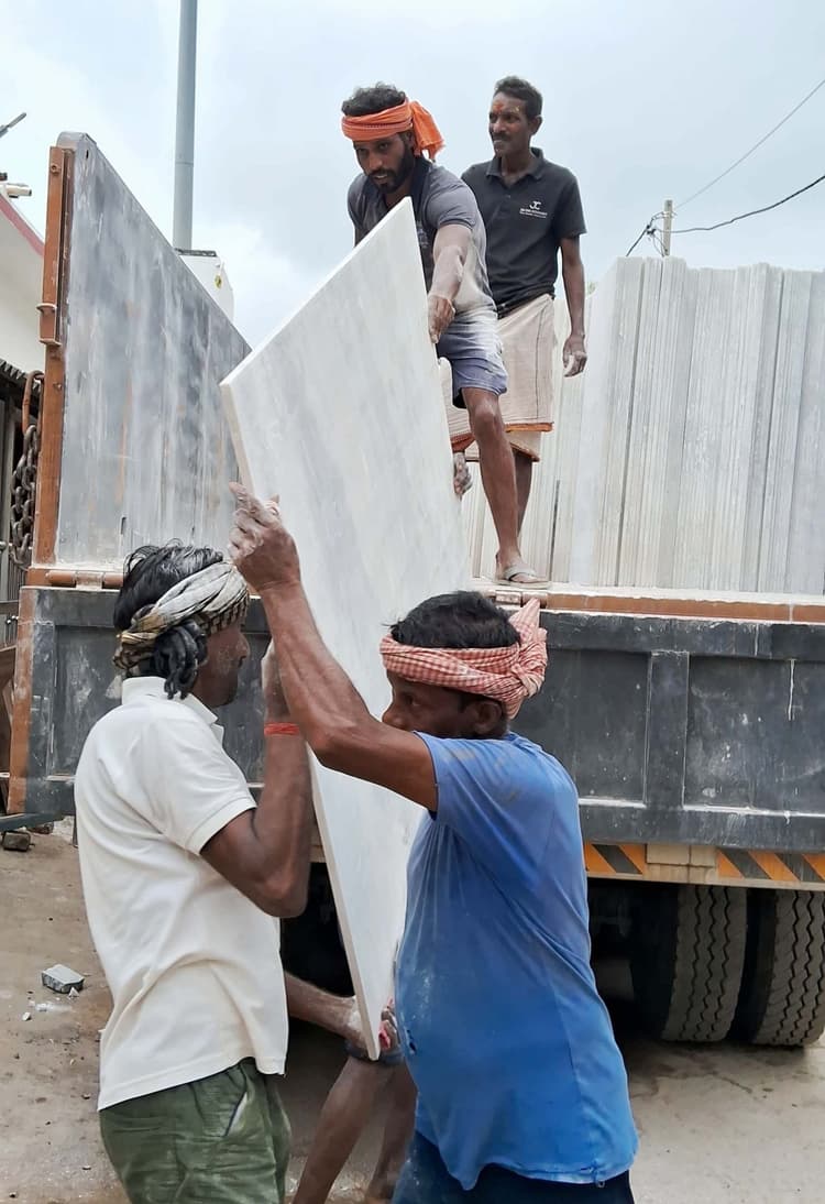 Aurangabad News : दूधिया मार्बल से सूर्य मंदिर की बढ़ेगी सुंदरता