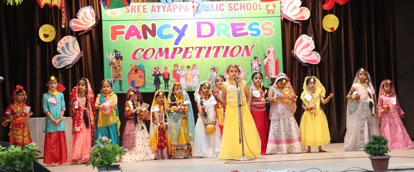 BOKARO NEWS: नौनिहालों ने रंग-बिरंगे परिधानों में सज-धज कर मोहा मन