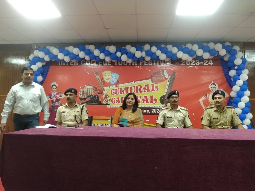 Samastipur News: निजी व व्यक्तिगत जानकारी को सोशल मीडिया पर शेयर न करें : प्रधानाचार्य